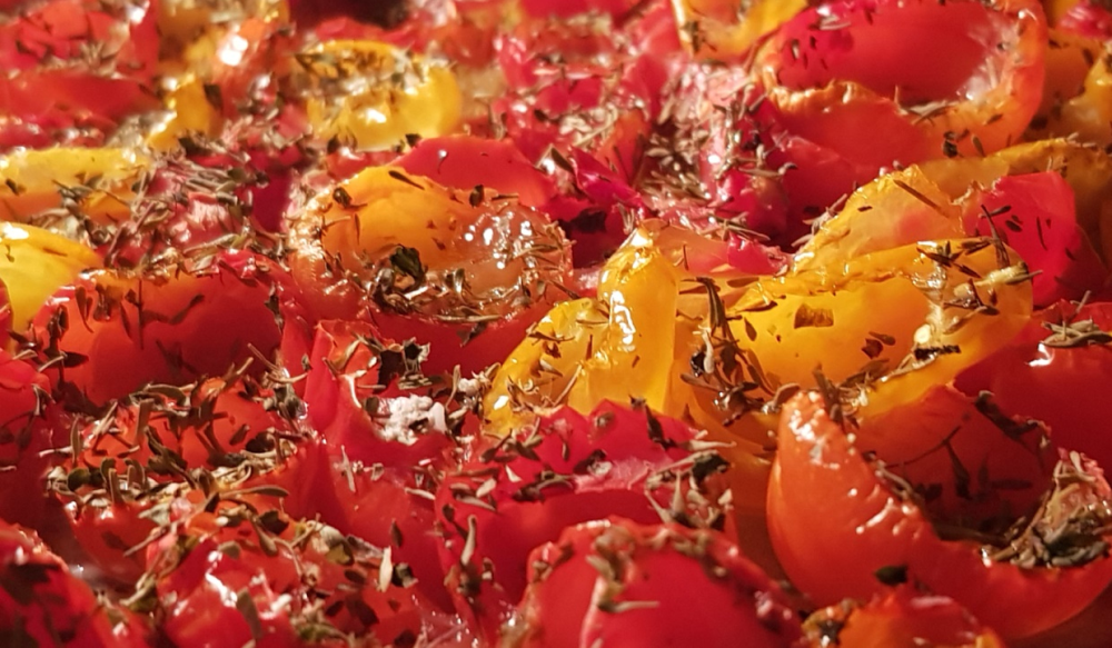 Trocknende Tomaten im Ofenrohr